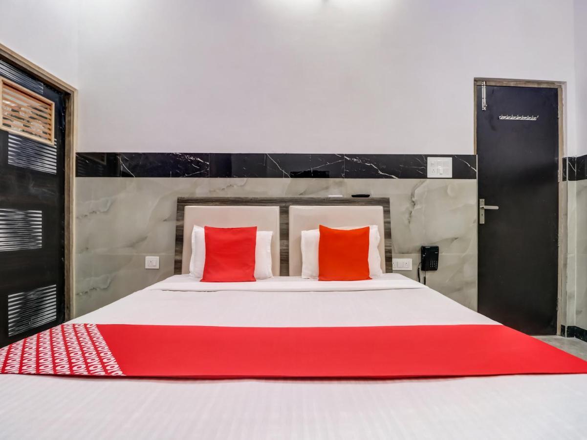Oyo Flagship 83121 Hotel Rose Vip Saharanpur Ngoại thất bức ảnh
