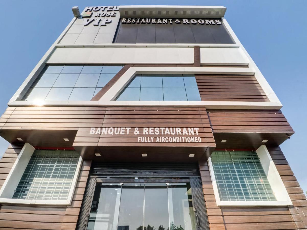 Oyo Flagship 83121 Hotel Rose Vip Saharanpur Ngoại thất bức ảnh