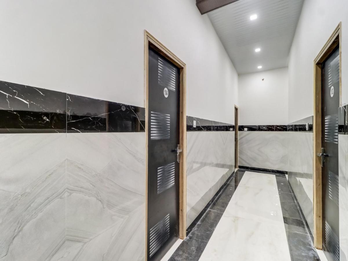 Oyo Flagship 83121 Hotel Rose Vip Saharanpur Ngoại thất bức ảnh