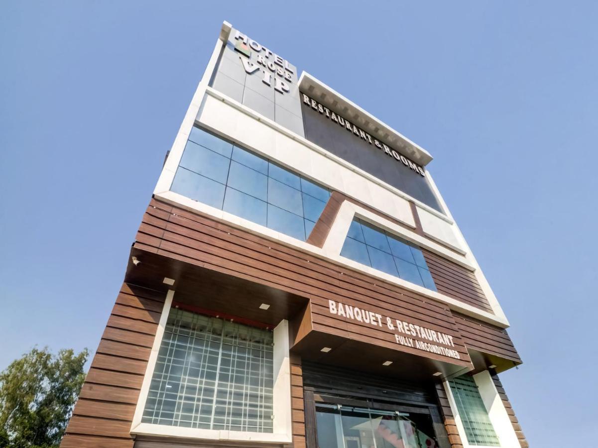 Oyo Flagship 83121 Hotel Rose Vip Saharanpur Ngoại thất bức ảnh